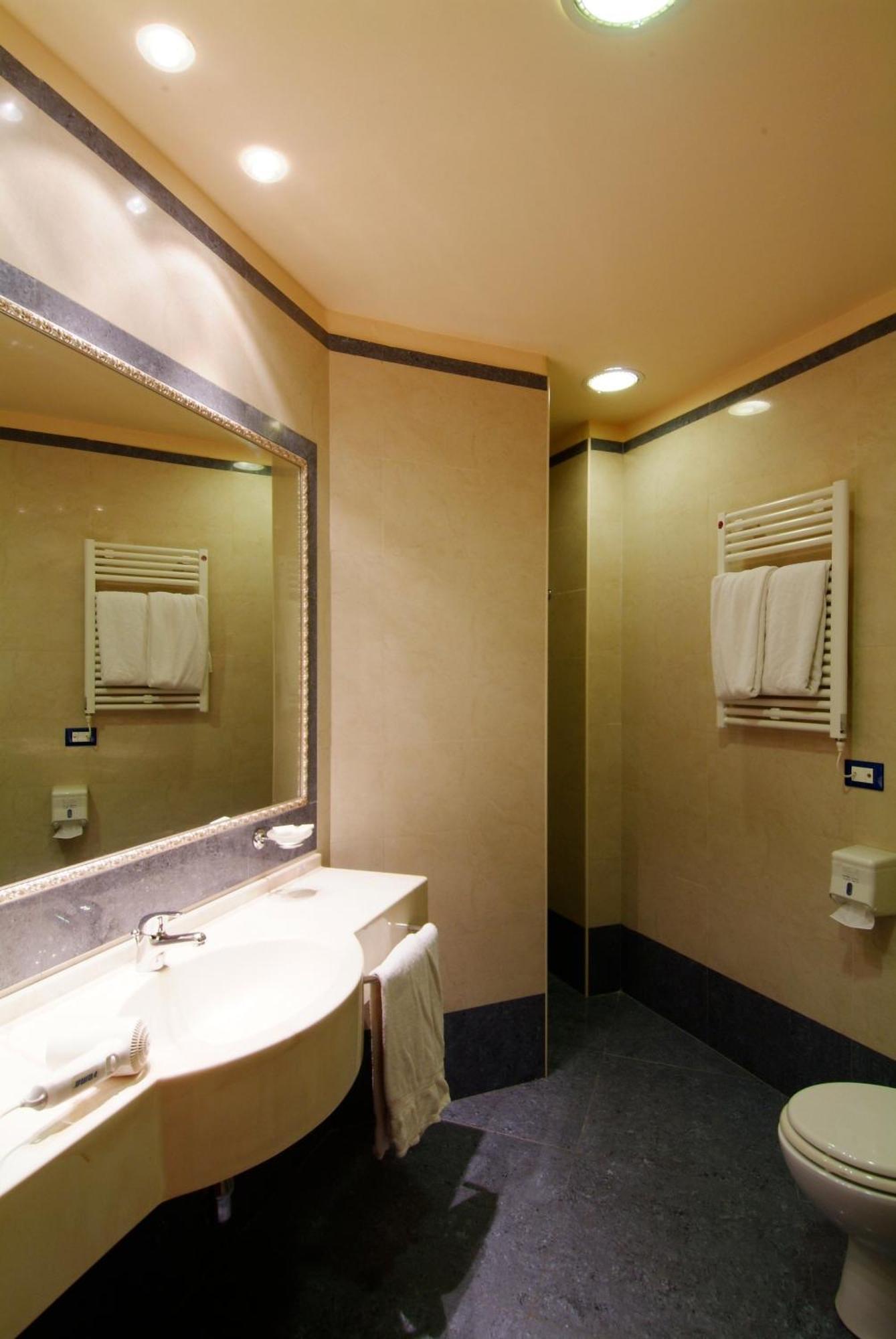 Grand Eurhotel Montesilvano Marina Esterno foto