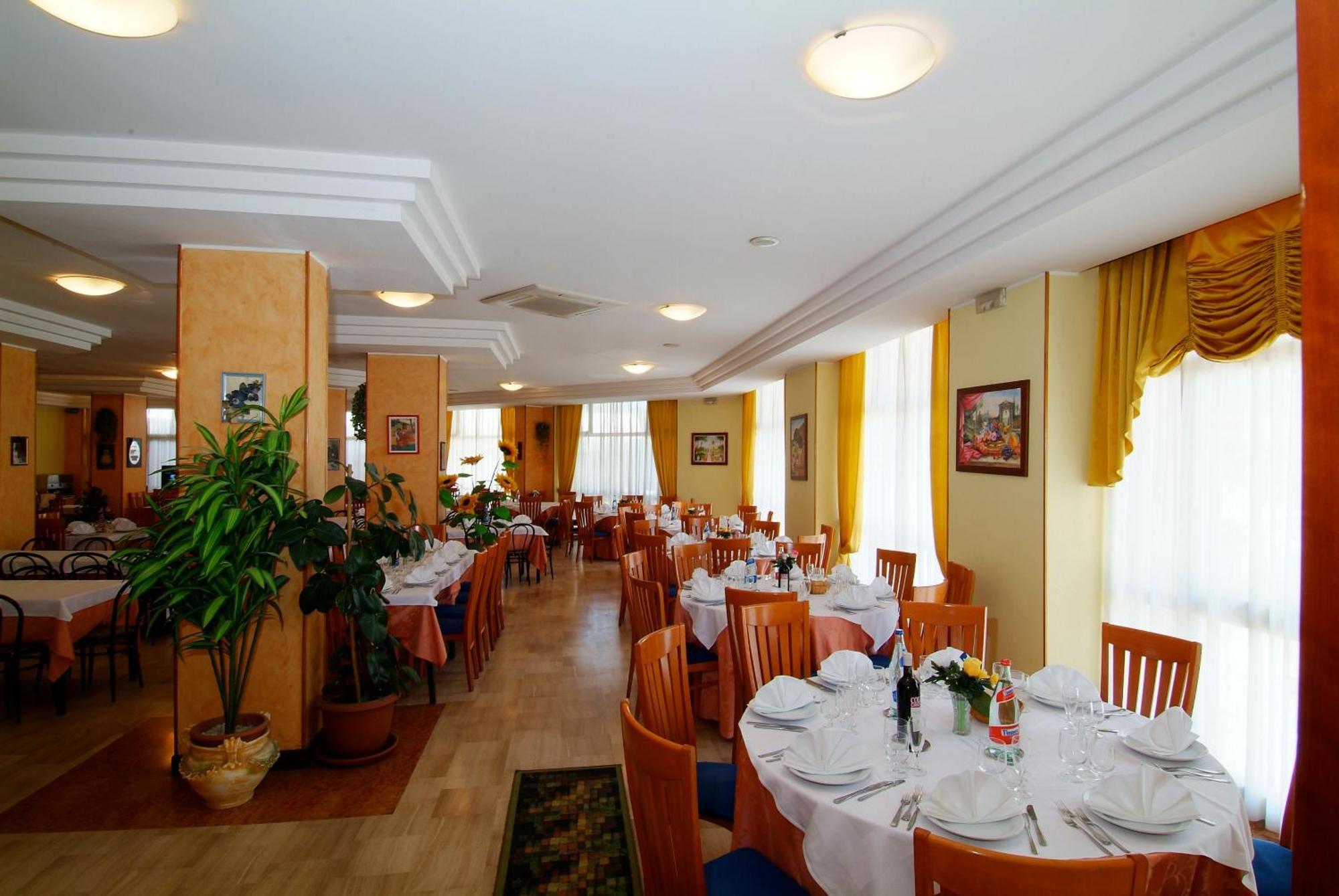 Grand Eurhotel Montesilvano Marina Esterno foto
