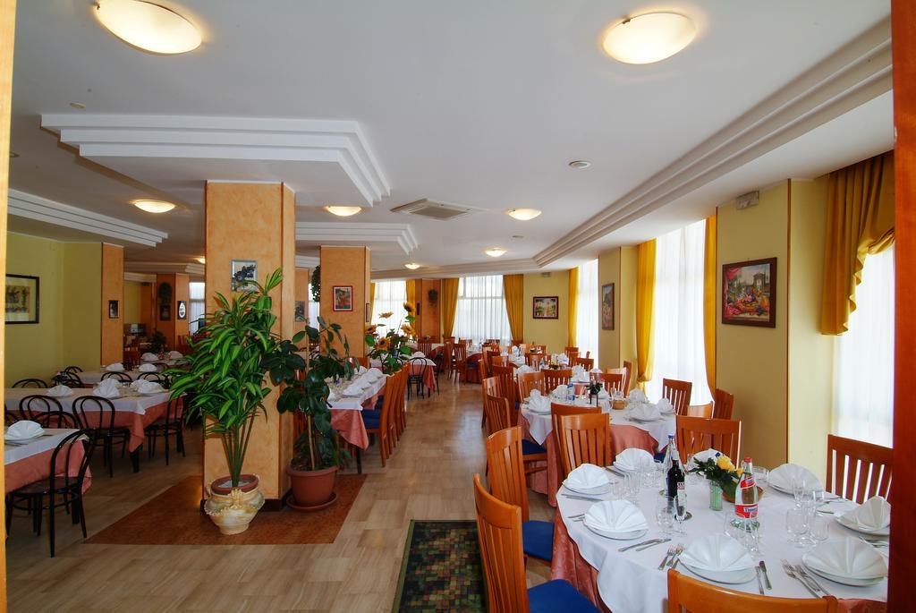 Grand Eurhotel Montesilvano Marina Esterno foto